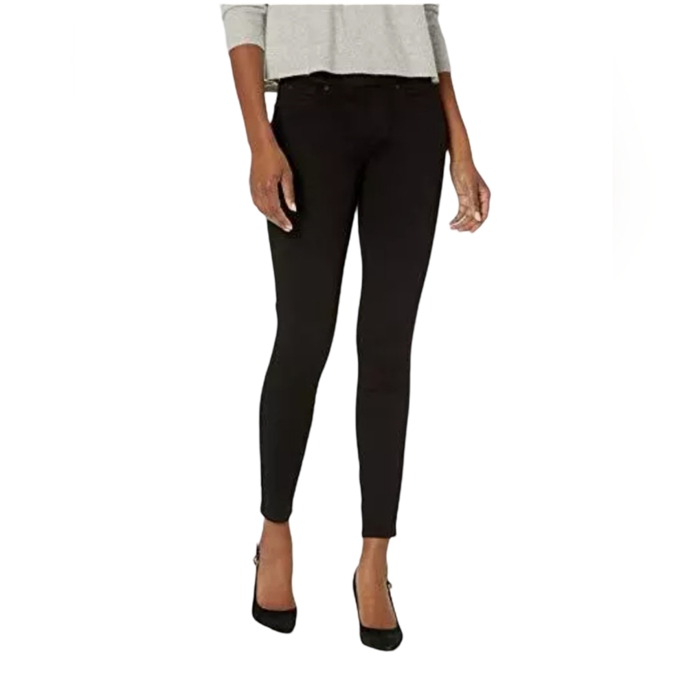 Levi's Totally Shaping Pull On Skinny jeans.